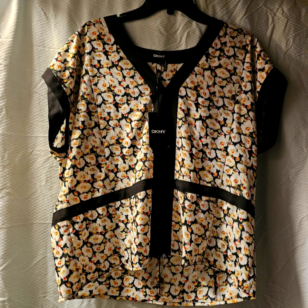 Multi colored Short sleeve M DKNY blouse